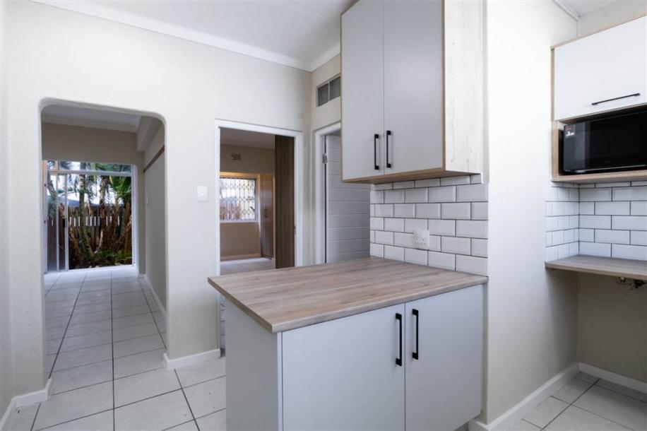 2 Bedroom Apartment in Sea Point-8