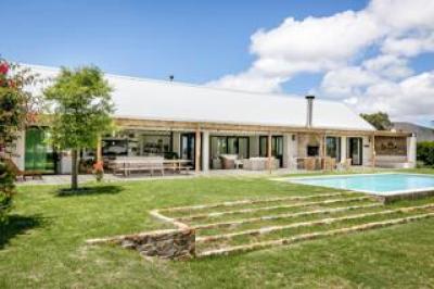 4 Bedroom House to Rent in Crofters Valley-0