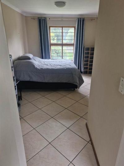 2 Bed Apartment in Ferndale-14