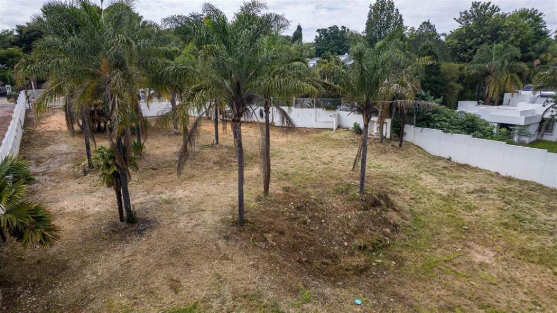 2 013 m² Land available in Morningside-12