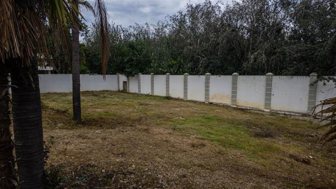 2 013 m² Land available in Morningside-13