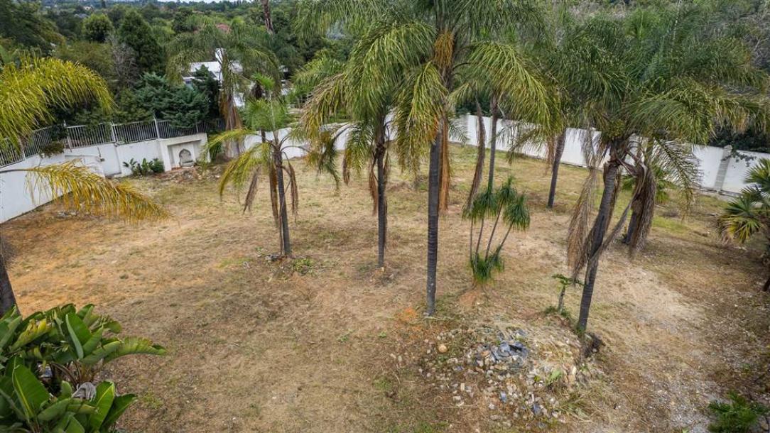 2 013 m² Land available in Morningside-17