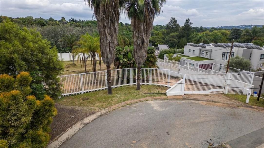 2 013 m² Land available in Morningside-0