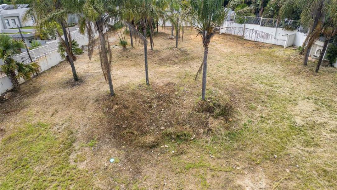 2 013 m² Land available in Morningside-11