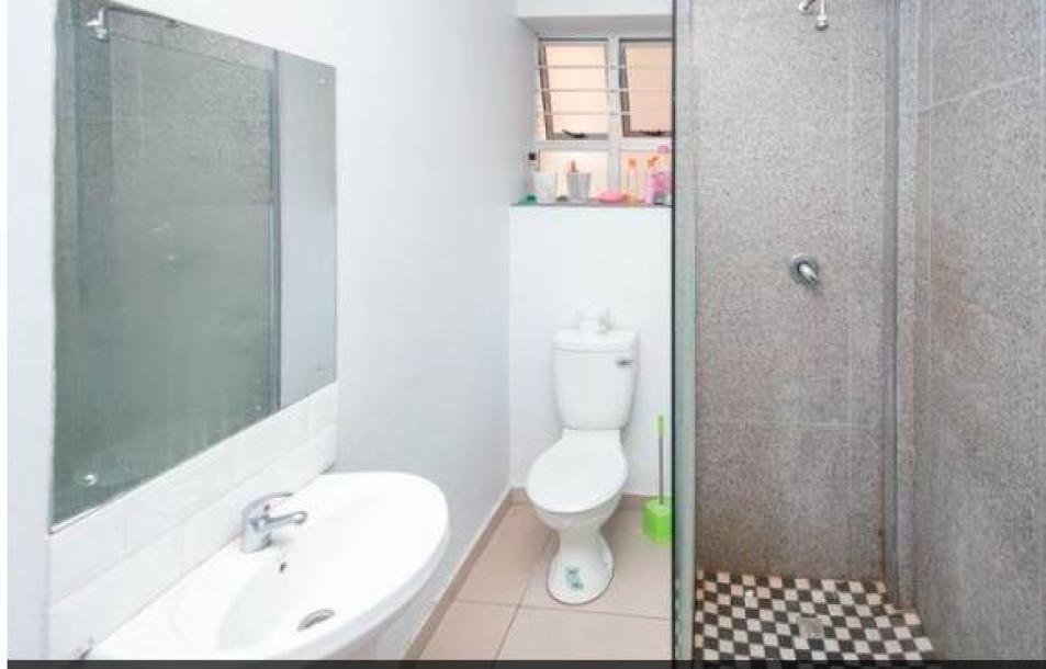 0.5 Bedroom Flat in Durban CBD-3