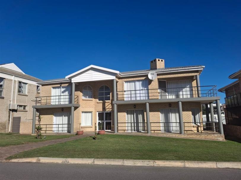 4 Bedroom House in Wavecrest-1