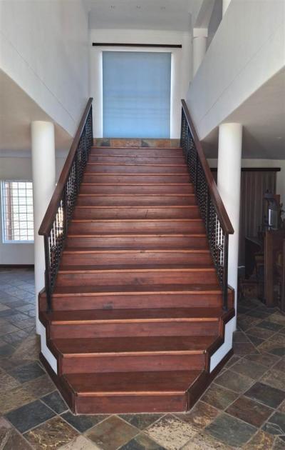 4 Bedroom House in Wavecrest-13