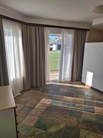 4 Bedroom House in Wavecrest-16