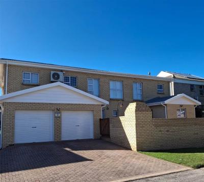 4 Bedroom House in Wavecrest-20