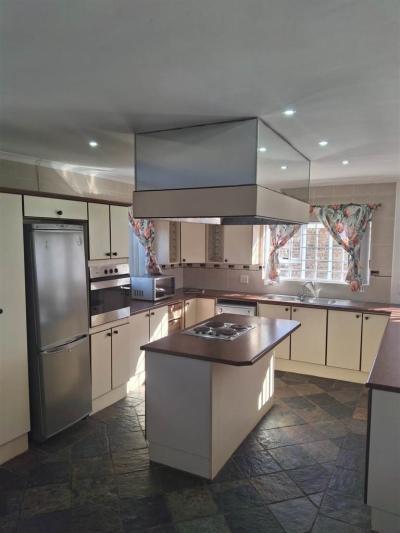 4 Bedroom House in Wavecrest-5