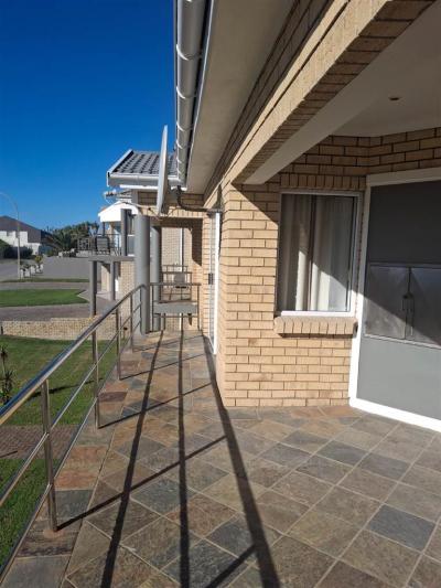 4 Bedroom House in Wavecrest-6