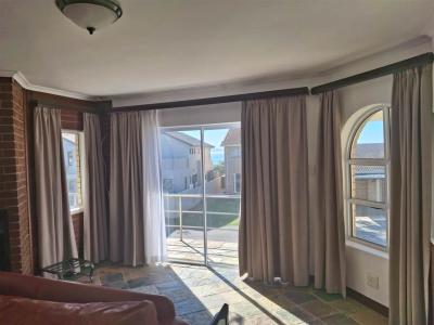 4 Bedroom House in Wavecrest-7