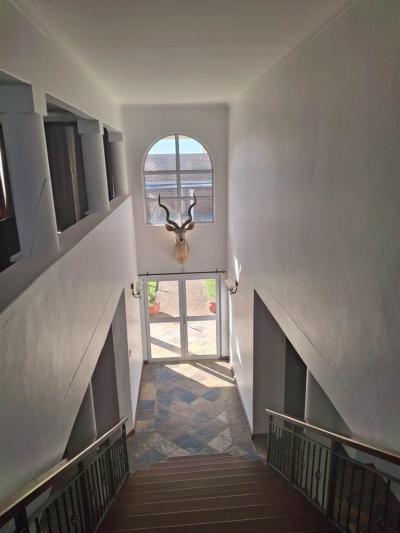 4 Bedroom House in Wavecrest-8