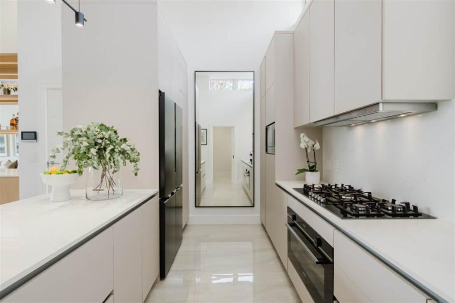 3 Bedroom Apartment in Melrose Estate-10