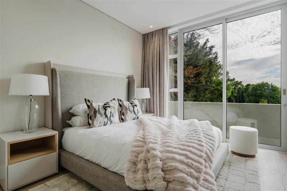 3 Bedroom Apartment in Melrose Estate-14