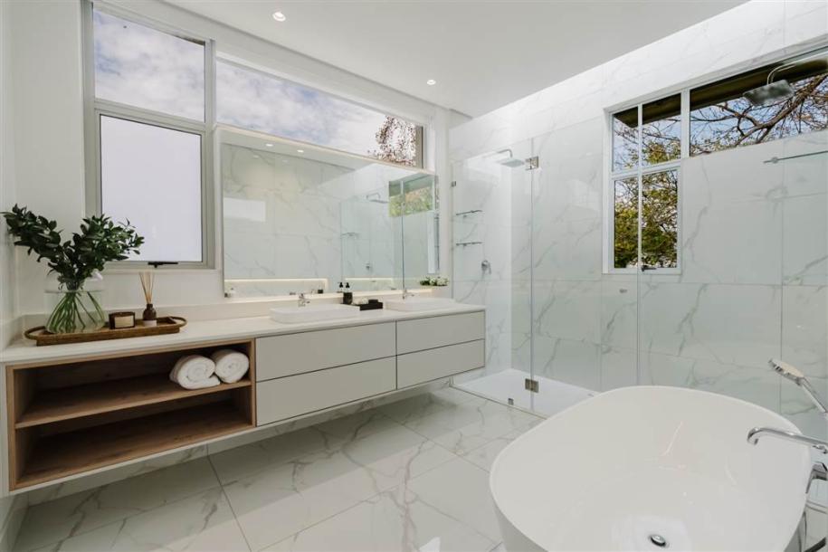 3 Bedroom Apartment in Melrose Estate-15