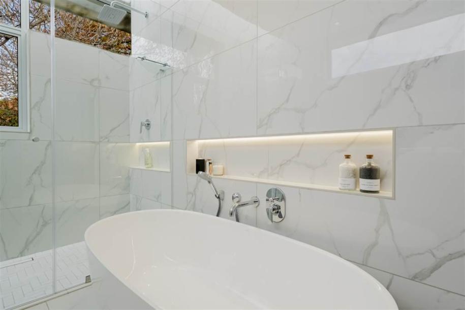 3 Bedroom Apartment in Melrose Estate-16