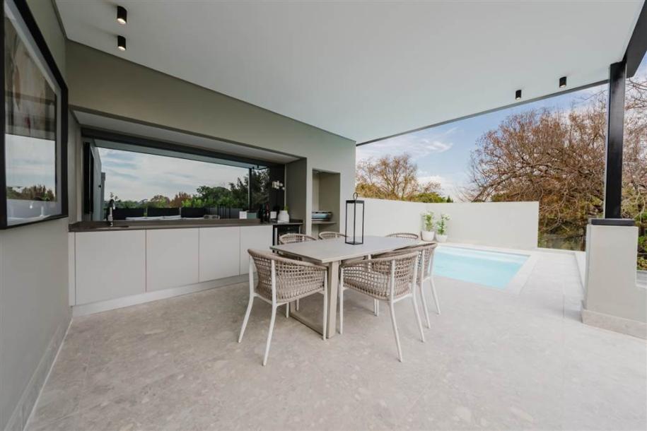 3 Bedroom Apartment in Melrose Estate-17