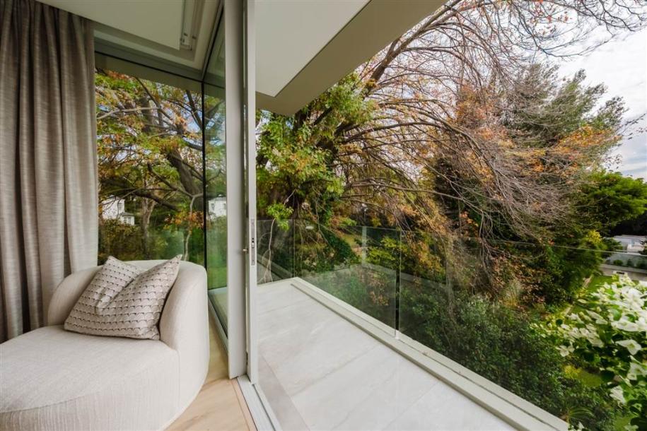 3 Bedroom Apartment in Melrose Estate-18