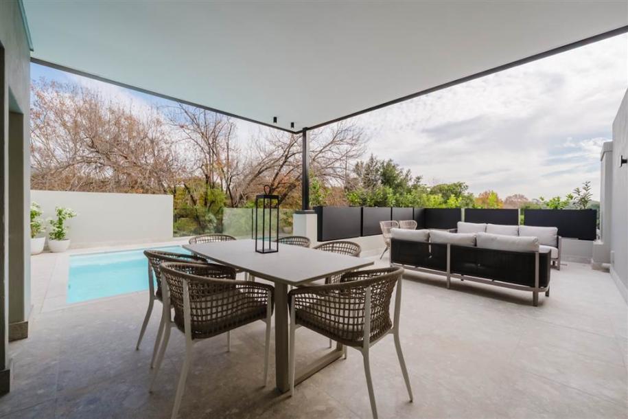 3 Bedroom Apartment in Melrose Estate-19