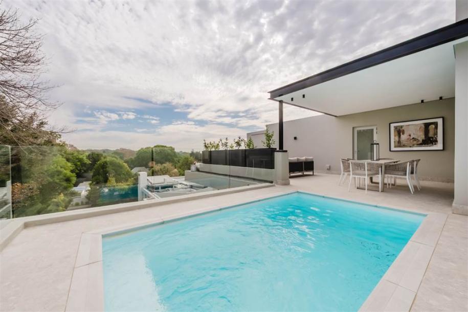 3 Bedroom Apartment in Melrose Estate-4