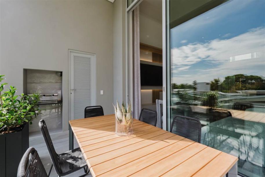 3 Bedroom Apartment in Melrose Estate-8