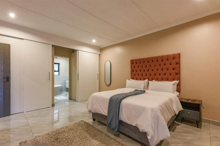 2 Bedroom House in Bryanston-14