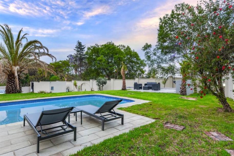 2 Bedroom House in Bryanston-2