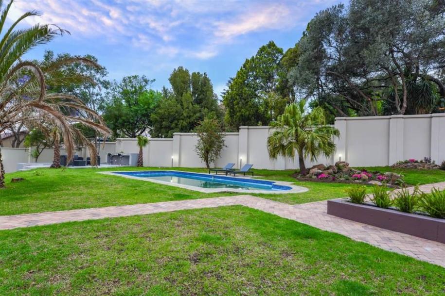 2 Bedroom House in Bryanston-4