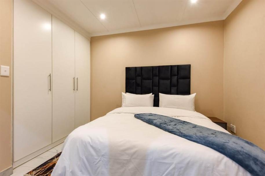 2 Bedroom House in Bryanston-6