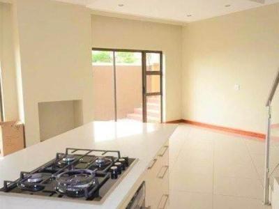 4 Bed Townhouse in Bedfordview-9