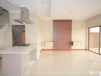 4 Bed Townhouse in Bedfordview-10