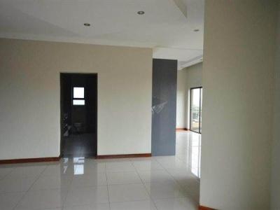 4 Bed Townhouse in Bedfordview-12