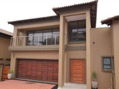 4 Bed Townhouse in Bedfordview-14