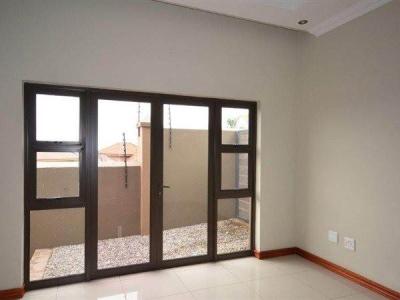 4 Bed Townhouse in Bedfordview-3