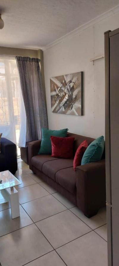 4 Bed Apartment in Windsor East-2