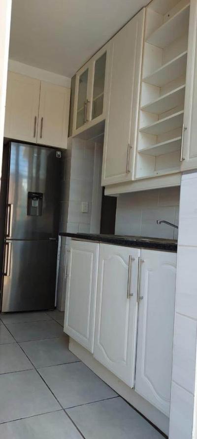 4 Bed Apartment in Windsor East-15