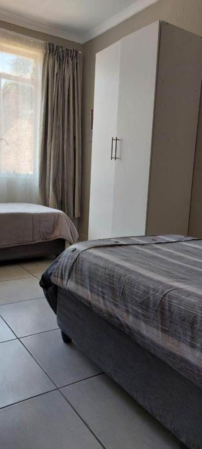 4 Bed Apartment in Windsor East-8