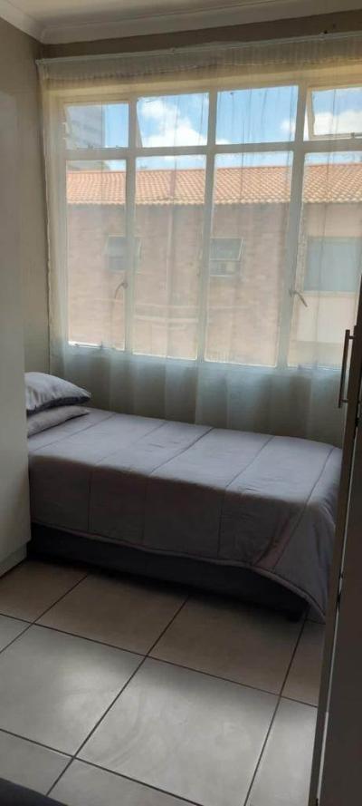 4 Bed Apartment in Windsor East-7