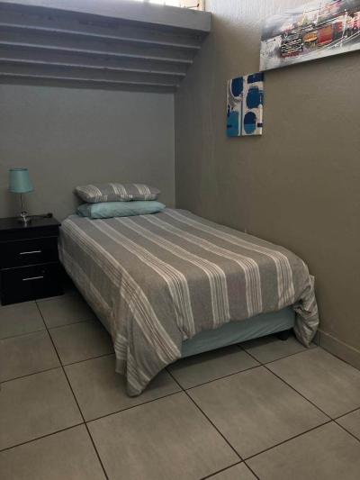 4 Bed Apartment in Windsor East-14