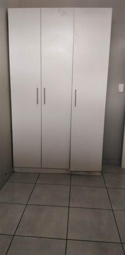 4 Bed Apartment in Windsor East-5