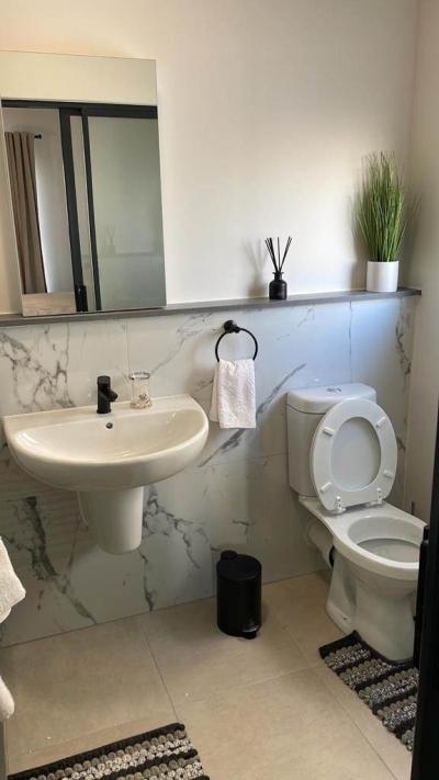 1 Bedroom Apartment in Croydon-17