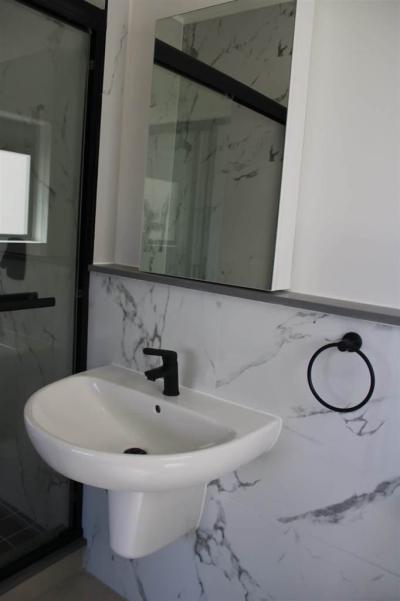 1 Bedroom Apartment in Croydon-8