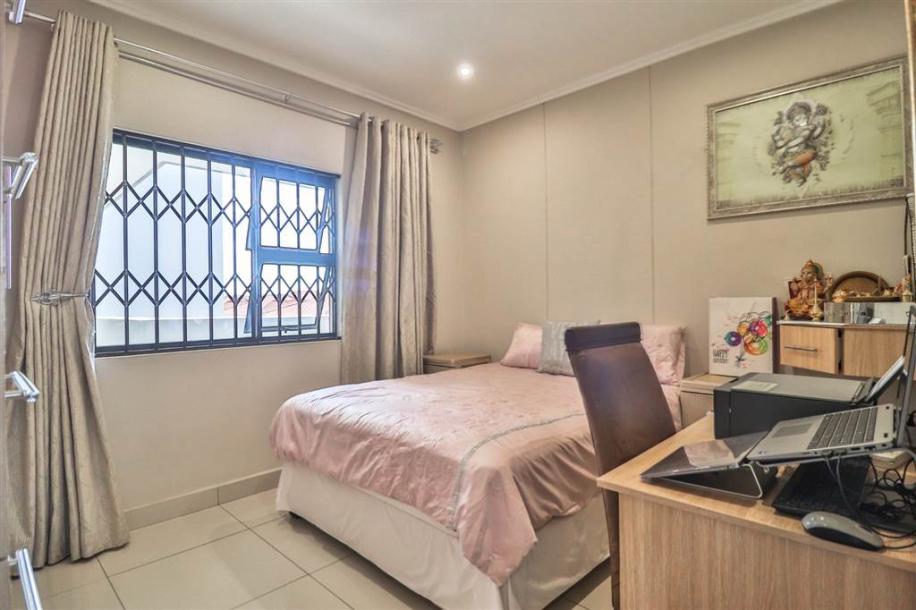 2 Bedroom Flat in Umhlanga Ridge-10