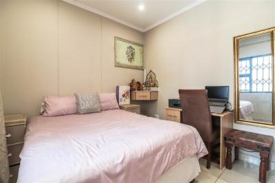 2 Bedroom Flat in Umhlanga Ridge-11