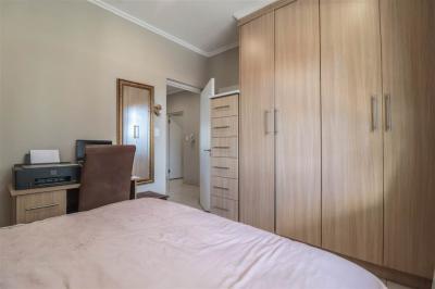 2 Bedroom Flat in Umhlanga Ridge-12