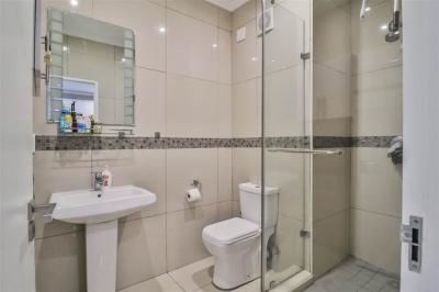 2 Bedroom Flat in Umhlanga Ridge-13