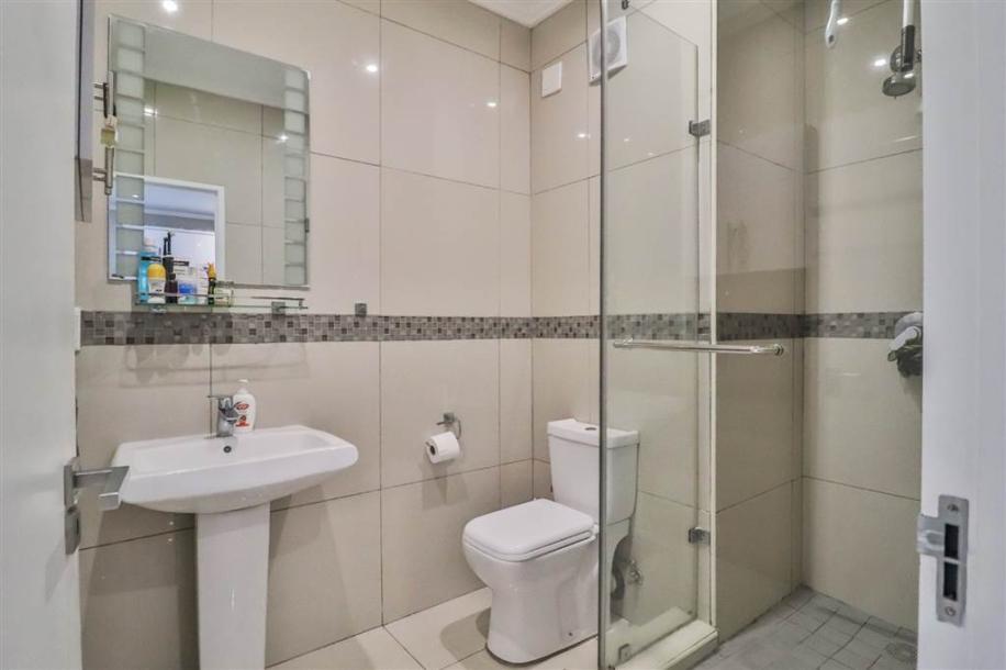 2 Bedroom Flat in Umhlanga Ridge-13