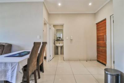 2 Bedroom Flat in Umhlanga Ridge-3