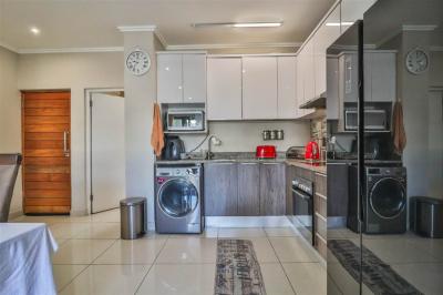 2 Bedroom Flat in Umhlanga Ridge-6